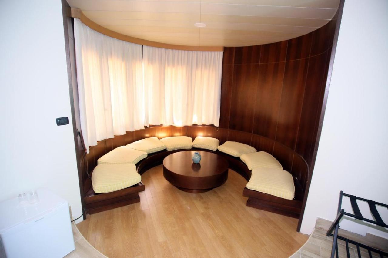 Paradise Suite Λατίνα Εξωτερικό φωτογραφία